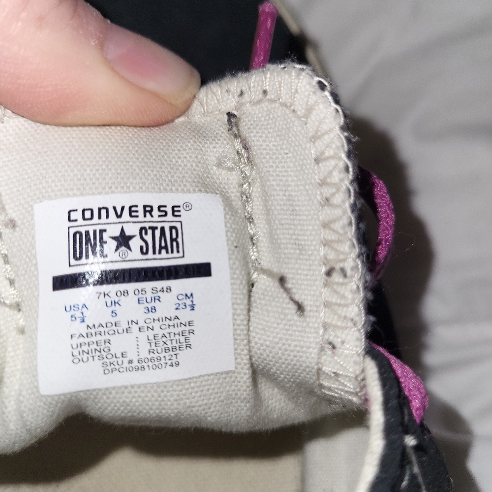 Converse One Star Black Sneakers with Pink Laces - Picture 8 of 8
